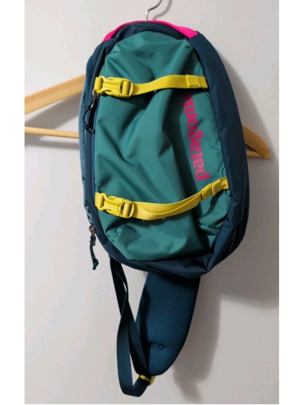 Patagonia Atom Sling Bag 8L Teal Green Pink Yellow